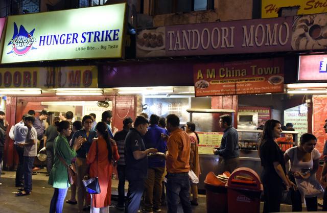Long queues at the Hunger Strike outlet at Amar colony, New Delhi . Its USP: veg and non-veg momos (Mohd Zakir/HT Photo) Long queues at the Hunger Strike outlet at Amar colony, New Delhi . Its USP: veg and non-veg momos (Mohd Zakir/HT Photo)