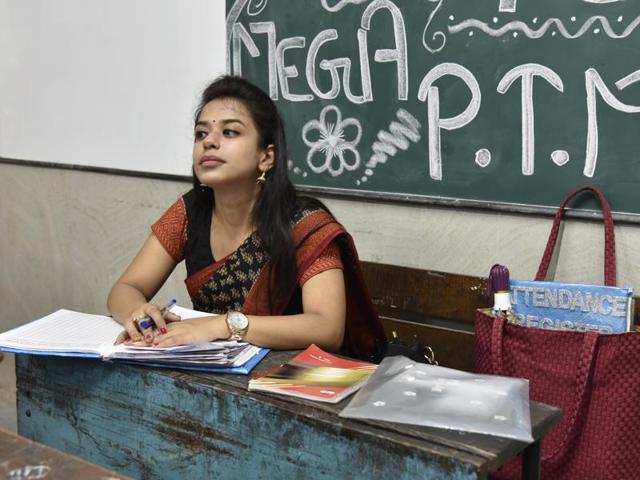 Delhi deputy chief minister Manish Sisodia said in theory, parent-teacher meetings were supposed to happen at government schools, but they weren’t, excluding exceptions, adding that the thought behind this event was to include parents in the learning process of their children. (S BURMAULA/HT PHOTO) Delhi deputy chief minister Manish Sisodia said in theory, parent-teacher meetings were supposed to happen at government schools, but they weren’t, excluding exceptions, adding that the thought behind this event was to include parents in the learning process of their children. (S BURMAULA/HT PHOTO)