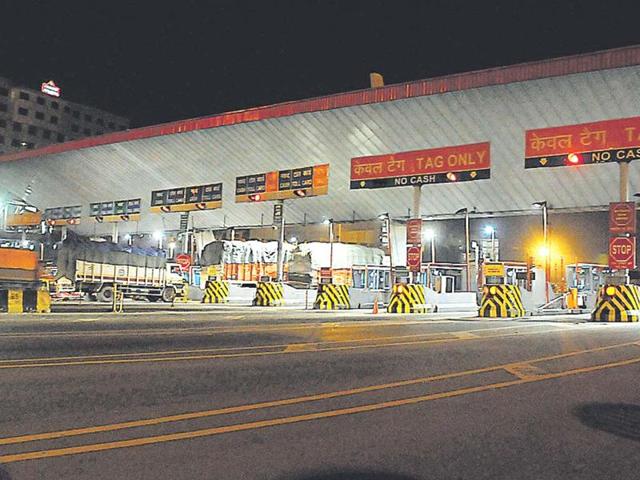 (Representative image) Owners of cars and small vehicles will be exempt from paying toll tax from August 15, the Gujarat government has decided. (HT File Photo) (Representative image) Owners of cars and small vehicles will be exempt from paying toll tax from August 15, the Gujarat government has decided. (HT File Photo)