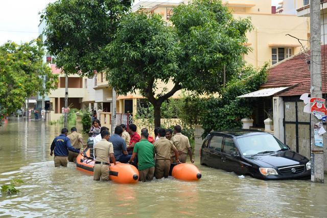 Members of the fire forces and volunteers participate in relief operations in a low lying flooded area of Bangalore on July 29, 2016. (AFP) Members of the fire forces and volunteers participate in relief operations in a low lying flooded area of Bangalore on July 29, 2016. (AFP)