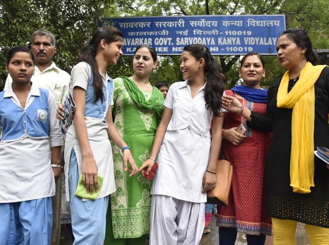 The Aam Aadmi Party administration’s parent-teacher meeting exercise is aimed at plugging this gap in government schools, which are crucial to improving learning standards because they cater to huge chunks of the population who cannot afford private institutions. (S BURMAULA/HT PHOTO) The Aam Aadmi Party administration’s parent-teacher meeting exercise is aimed at plugging this gap in government schools, which are crucial to improving learning standards because they cater to huge chunks of the population who cannot afford private institutions. (S BURMAULA/HT PHOTO)