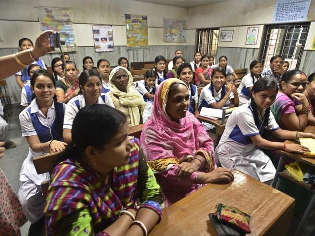 Back To School Parents Pay Delhi Govt Teachers A Visit Hindusta