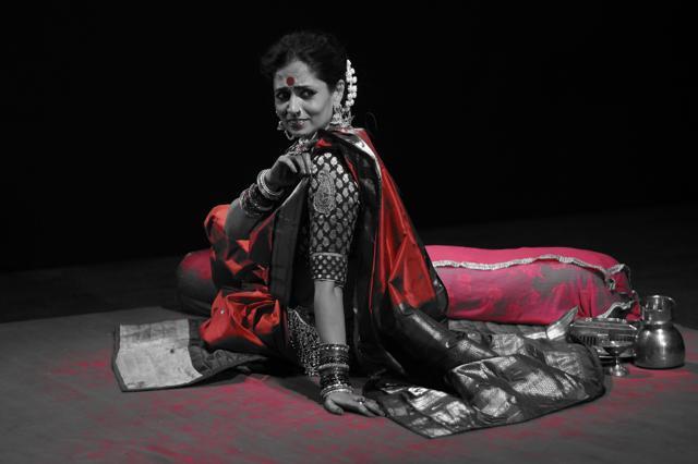 A still from the play Tichya Aaichi Goshta, Arthat Mazya Athavanicha Phad. (HT Photo) A still from the play Tichya Aaichi Goshta, Arthat Mazya Athavanicha Phad. (HT Photo)