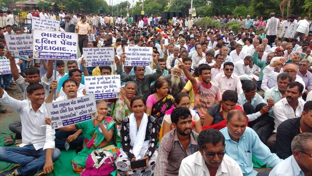 Dalits protest against the attack at Una, in Rajkot on July 31.(PTI)