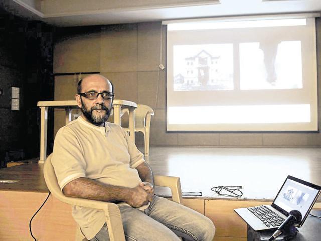 Artist Veer Munshi at a discussion on Kashmir organised by National Media Centre in Gurgaon (Abhinav Saha/HT Photo) Artist Veer Munshi at a discussion on Kashmir organised by National Media Centre in Gurgaon (Abhinav Saha/HT Photo)