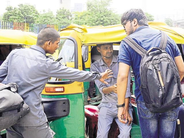 Autorickshaw drivers made a killing with many charging almost triple the normal fare even for short distances.(Abhinav Saha/HT Photo) Autorickshaw drivers made a killing with many charging almost triple the normal fare even for short distances.(Abhinav Saha/HT Photo)