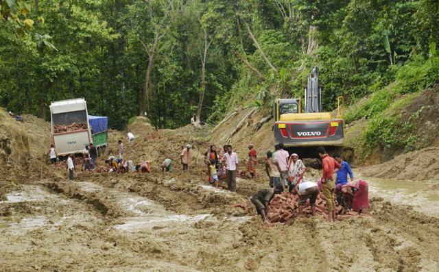 Labourers work to clear a landslide on the National Highway 44 at Khasiapunji some 75 km north of Karimganj on the border of the north-eastern states of Assam and Tripura on July 11, 2016. (AFP) Labourers work to clear a landslide on the National Highway 44 at Khasiapunji some 75 km north of Karimganj on the border of the north-eastern states of Assam and Tripura on July 11, 2016. (AFP)