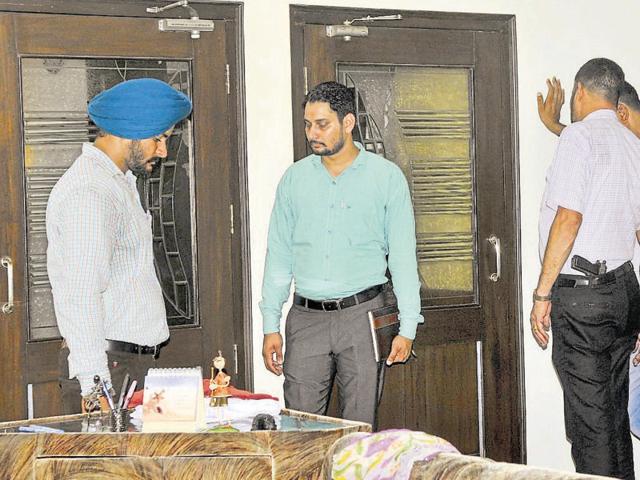 Fingerprint experts at the crime scene in BRS Nagar where a man allegedly shot himself to death after killing three of family. (HT Photo) Fingerprint experts at the crime scene in BRS Nagar where a man allegedly shot himself to death after killing three of family. (HT Photo)