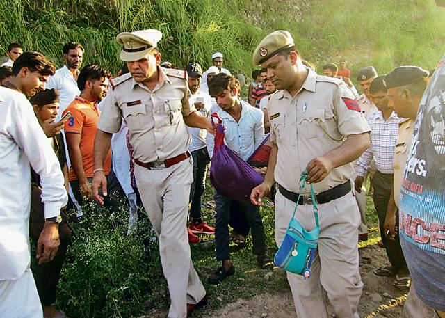 Police taking away Neelam’s body fished out from the Ghaggar at Burjkotia village in Pinjore on Saturday. (Sant Arora/HT) Police taking away Neelam’s body fished out from the Ghaggar at Burjkotia village in Pinjore on Saturday. (Sant Arora/HT)