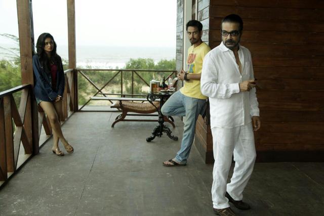 Kamaleshwar Mukherjee’s Khwato stars Prosenjit Chatterjee, Paoli Dam and Raima Sen. (Shree Venkatesh Films )