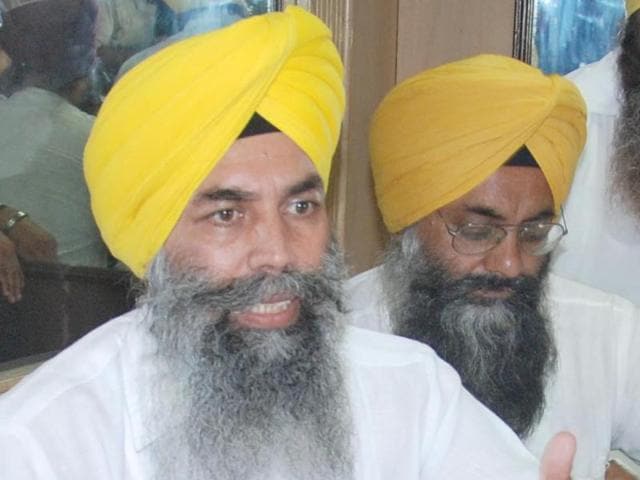 AISSF president Karnail Singh Peer Mohammad interacting with the media in Amritsar on Monday.(HT Photo)