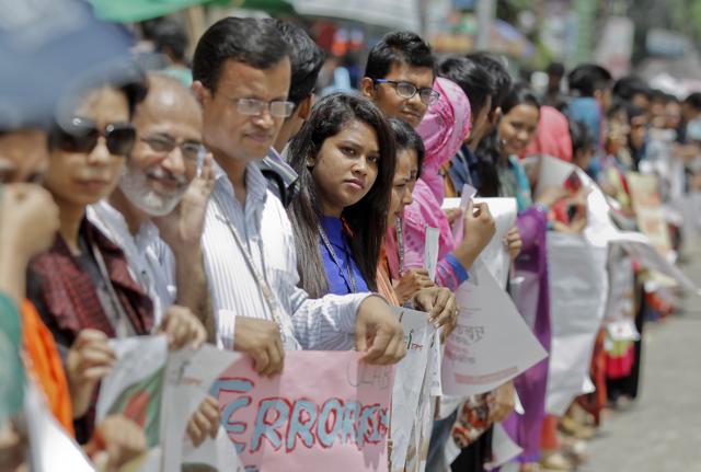 Bangladeshi students and teachers hold placards and form a human chain to protest against terrorism in Dhaka, Bangladesh, Monday, Aug. 1, 2016. The students from hundreds of colleges and universities in Dhaka and other cities took part in the protest Monday as part of a campaign to create awareness about the rise of Islamic extremism in the country. (AP Photo)(AP)