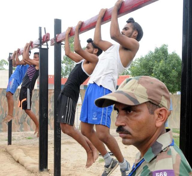 Candidates undergo physical tests at an army recruitment rally in the Patiala cantonment area on Monday, August 1, 2016. (Bharat Bhushan/HT Photo) Candidates undergo physical tests at an army recruitment rally in the Patiala cantonment area on Monday, August 1, 2016. (Bharat Bhushan/HT Photo)