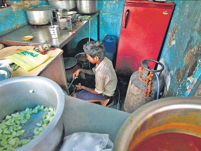The new law amends Child Labour (Prohibition and Regulation) Act, 1986 to enhance the punishment and penalty for employing a child. (Raj K Raj/HT file) The new law amends Child Labour (Prohibition and Regulation) Act, 1986 to enhance the punishment and penalty for employing a child. (Raj K Raj/HT file)