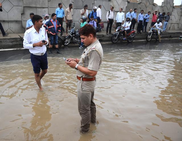 Gurgaon’s Hero Honda Chowk flooded on Friday when it rained hard and the city drains choked. (Parveen Kumar/ HT photo) Gurgaon’s Hero Honda Chowk flooded on Friday when it rained hard and the city drains choked. (Parveen Kumar/ HT photo)