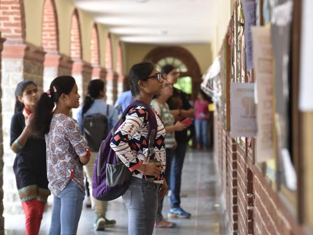 High cut-offs in Delhi University leave several aspirants heartbroken every year. (Saumya Khandelwal/HT Photo) High cut-offs in Delhi University leave several aspirants heartbroken every year. (Saumya Khandelwal/HT Photo)