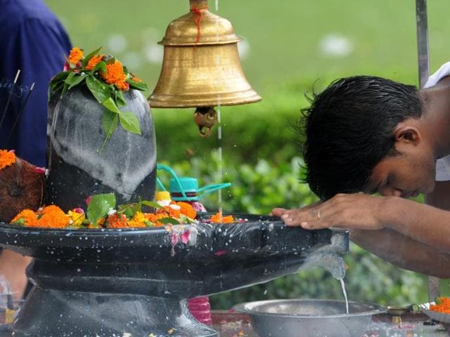Devotees offer prayer on the morning of Savan Shivratri festival at a temple in Gurgaon. (Parveen Kumar/HT Photo) Devotees offer prayer on the morning of Savan Shivratri festival at a temple in Gurgaon. (Parveen Kumar/HT Photo)