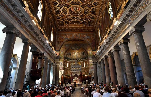 Iman Sami Salem (C) and Imam Mohammed ben Mohammed take part in a mass in the church Santa Maria in Trastevere in Rome on Sunday. (AFP) Iman Sami Salem (C) and Imam Mohammed ben Mohammed take part in a mass in the church Santa Maria in Trastevere in Rome on Sunday. (AFP)