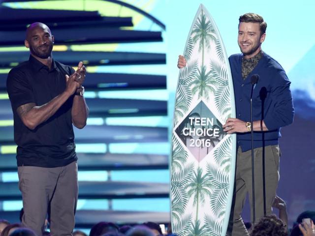 Justin Timberlake accepts the decade award at the Teen Choice Awards at the Forum on Sunday, July 31, 2016, in Inglewood, Calif. Looking on at left is Kobe Bryant. (Chris Pizzello/Invision/AP) Justin Timberlake accepts the decade award at the Teen Choice Awards at the Forum on Sunday, July 31, 2016, in Inglewood, Calif. Looking on at left is Kobe Bryant. (Chris Pizzello/Invision/AP)