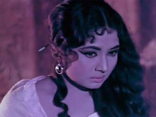 Meena Kumari became an alcoholic at an early age after she was separated from her husband Kamal Amrohi.