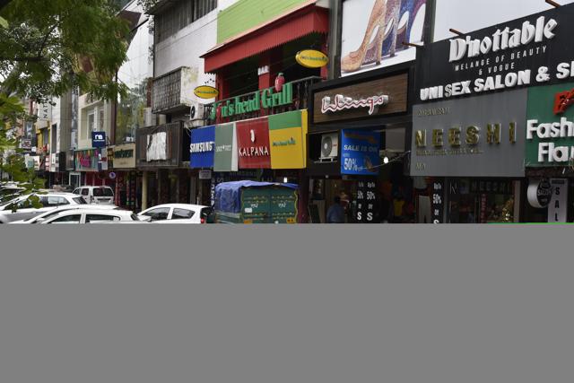 The footfall in M block market ranges from 1,000 to 13,000.(HT FILE)