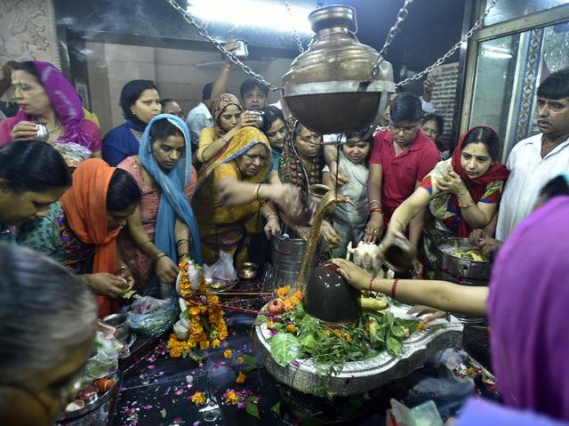 Devotees offer prayers on the occasion of Shivratri Festival in New Delhi. (Raj K Raj/HT Photo) Devotees offer prayers on the occasion of Shivratri Festival in New Delhi. (Raj K Raj/HT Photo)