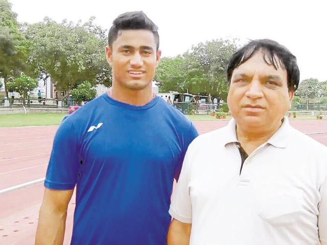 Sundar Gurjar (left)with his coach Mahaveer Saini. (HT Photo) Sundar Gurjar (left)with his coach Mahaveer Saini. (HT Photo)