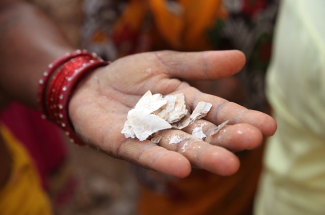A girl shows mica which she has collected from an illegal open-cast mine in Giridih district of Jharkhand on June 27, 2016. (Nita Bhalla, Thomson Reuters Foundation.)