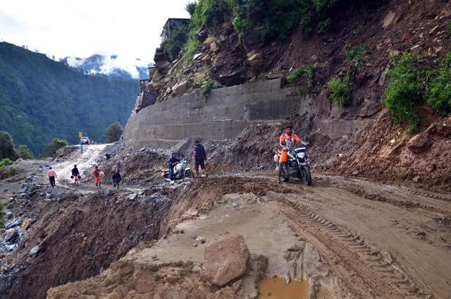 Bikers and pilgrims seen in a landslide-affected area near Fata on Kedarnath route. (Arvind Moudgil/HT Photo) Bikers and pilgrims seen in a landslide-affected area near Fata on Kedarnath route. (Arvind Moudgil/HT Photo)
