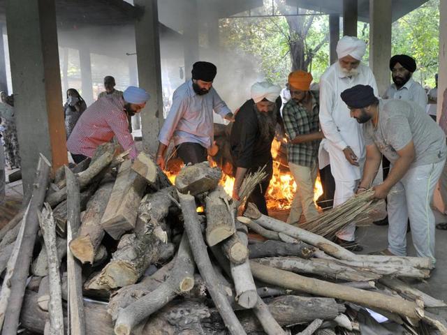 Four family members who were killed at BRS Nagar being cremated in Ludhiana on Monday.(Gurminder Singh/HT Photo)
