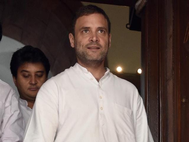 Congress vice-president and Lok Sabha MP Rahul Gandhi with colleagues in Parliament.(Sonu Mehta/HT Photo)