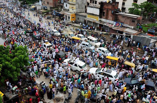 Congress supporters during the party president Sonia Gandhi's road show in the view of upcoming UP assembly elections in Varanasi on Tuesday. (PTI) Congress supporters during the party president Sonia Gandhi's road show in the view of upcoming UP assembly elections in Varanasi on Tuesday. (PTI)