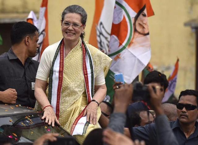 Sonia Gandhi during the road show at Varanasi on Tuesday.(Ravi Choudhary/ Hindustan Times) Sonia Gandhi during the road show at Varanasi on Tuesday.(Ravi Choudhary/ Hindustan Times)