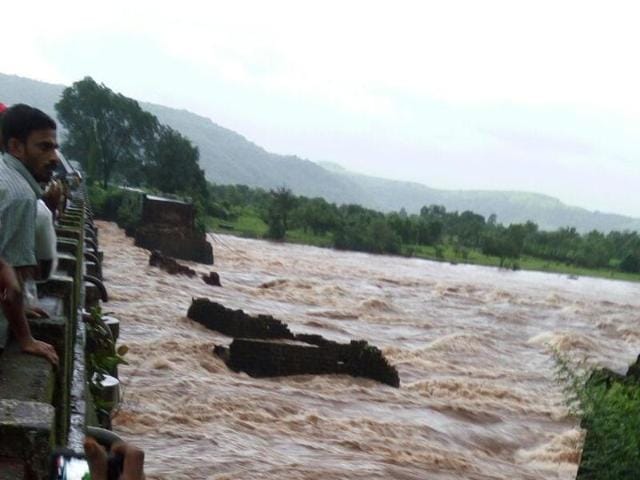 The river Savitri’s catchment area in Mahabaleshwar received heavy rainfall leading to the river swelling.(HT Photo)