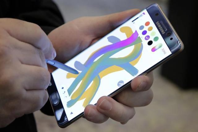A colour-blending feature of the Galaxy Note 7 is demonstrated in New York. (AP Photo) A colour-blending feature of the Galaxy Note 7 is demonstrated in New York. (AP Photo)