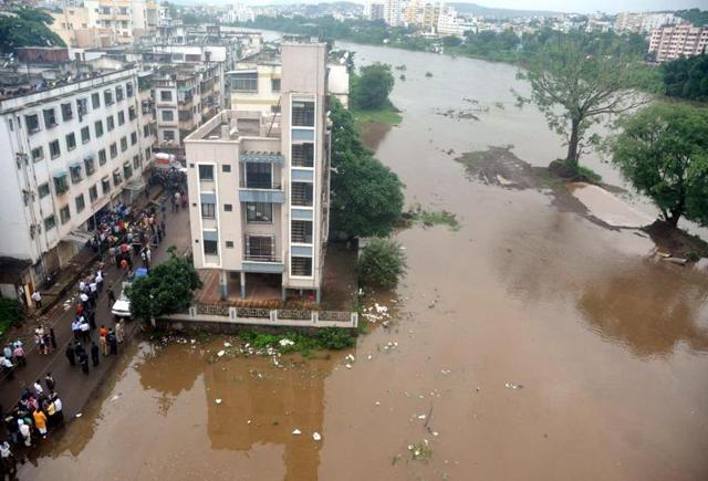 Water Level rises due to heavy rain at Ekthanagar, Sinhgad road in Pune, India, on Wednesday.