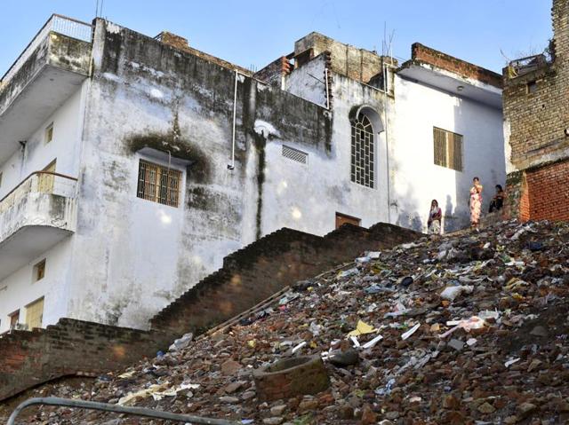Construction debris at Rajghat near Ganges river bed in Varanasi. Over the decades, several attempts costing crores have already been made to clean the river to no avail. (Ravi Choudhary/HT PHOTO)