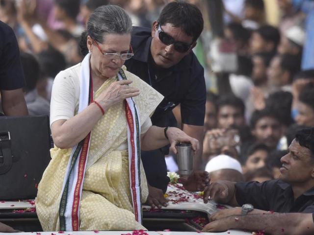 Congress president Sonia Gandhi during the road show in Varanasi. Gandhi was flown to Delhi late on Tuesday night after falling ill during the programme.(Ravi Choudhary/HT Photo) Congress president Sonia Gandhi during the road show in Varanasi. Gandhi was flown to Delhi late on Tuesday night after falling ill during the programme.(Ravi Choudhary/HT Photo)