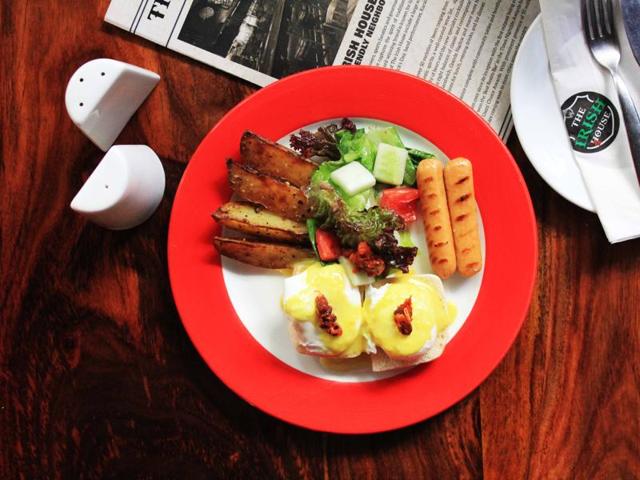 Eggs Bennedict at Irish House