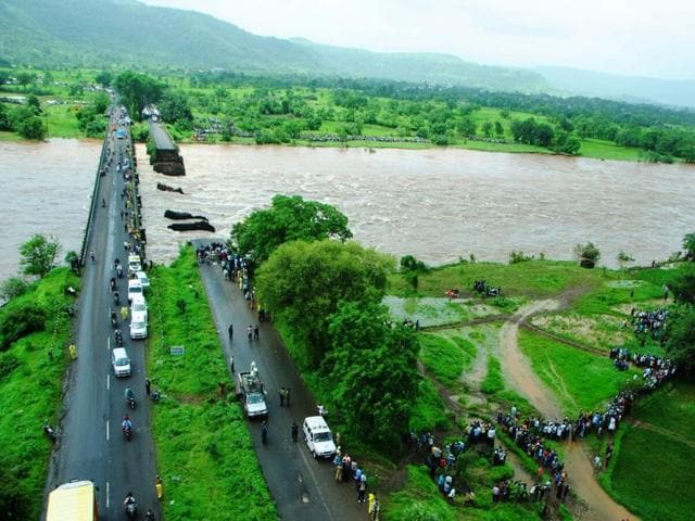 Heavy rains caused the Savitri to flood, leading to the collapse of a colonial bridge, that links to the Mumbai-Goa highway, around Tuesday midnight. (HT Photo) Heavy rains caused the Savitri to flood, leading to the collapse of a colonial bridge, that links to the Mumbai-Goa highway, around Tuesday midnight. (HT Photo)