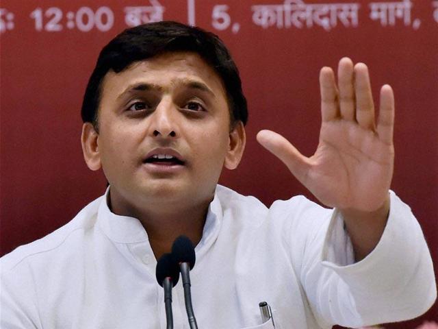 Uttar Pradesh chief minister Akhilesh Yadav said there should be a healthy debate on how to protect and serve the cows rather than thanking it as a political tool.(PTI file photo)