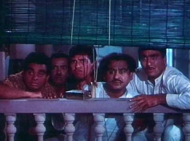 Kishore Kumar helps Sunit Dutt woo Saira Banu in the film. (Hindustan Times) Kishore Kumar helps Sunit Dutt woo Saira Banu in the film. (Hindustan Times)