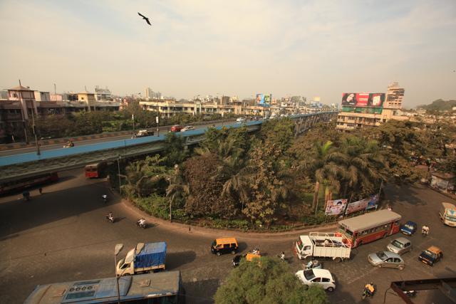 Noise levels are amplified because of the flyover just above the circle (Hindustan Times)