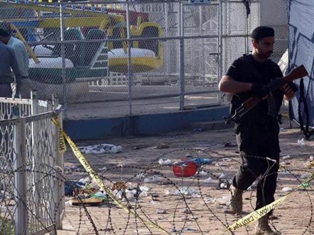 A Pakistani police commando walks at the cordoned-off site of the March 27 suicide bombing, in Lahore. Dubbed the Easter Sunday bombing, the attack left 70 dead, most of who were Christian families celebrating Easter Sunday at a park. Jamaat-ur-Ahrar claimed responsibility for the attack. (AFP Photo) A Pakistani police commando walks at the cordoned-off site of the March 27 suicide bombing, in Lahore. Dubbed the Easter Sunday bombing, the attack left 70 dead, most of who were Christian families celebrating Easter Sunday at a park. Jamaat-ur-Ahrar claimed responsibility for the attack. (AFP Photo)