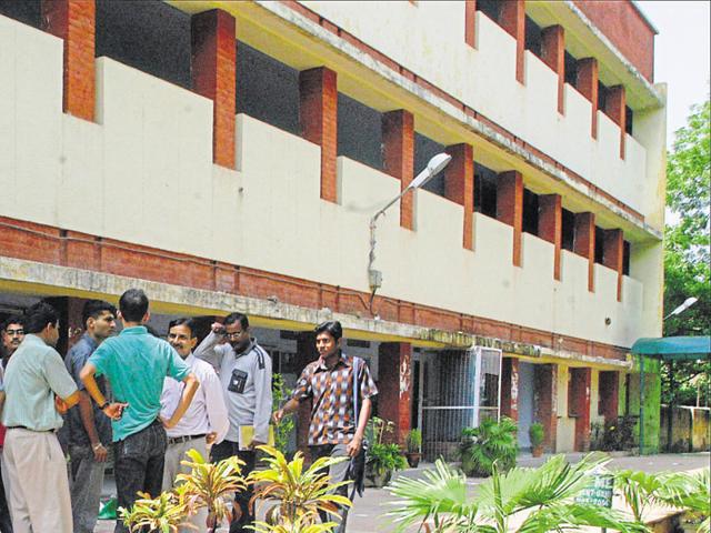 For the second time, Delhi University on Thursday notified that the Faculty of Law’s counselling schedule could not be released “due to legal hurdles”, leaving students who appeared for its entrance test in the lurch.