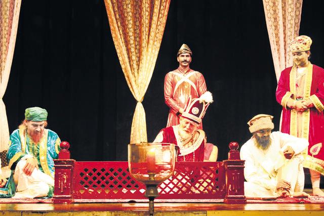 A still from the play Lal Qile Ka Aakhri Mushaerah, where Tom Alter (centre) plays the role of Bahadur Shah Zafar, the last Mughal emperor.