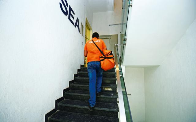 Grofers staff going to deliver to the customer. Grofers staff going to deliver to the customer.
