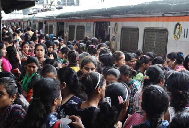 Getting into a train at Thane Railway Station Seemed like a struggle for every commuter after signal failure in kalyan  on Friday (Praful Gangurde) 