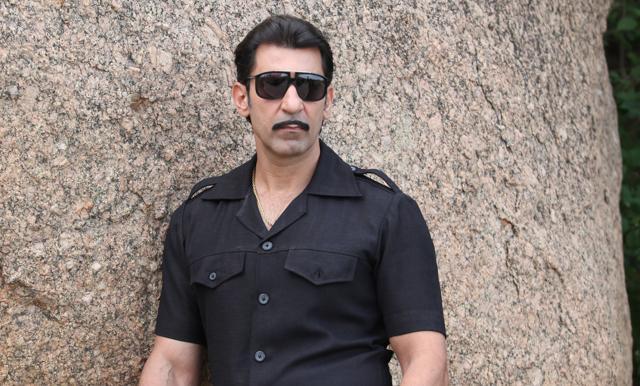 Nawab Shah says he wants to be friends with Rajneesh Osho. (Zee TV)