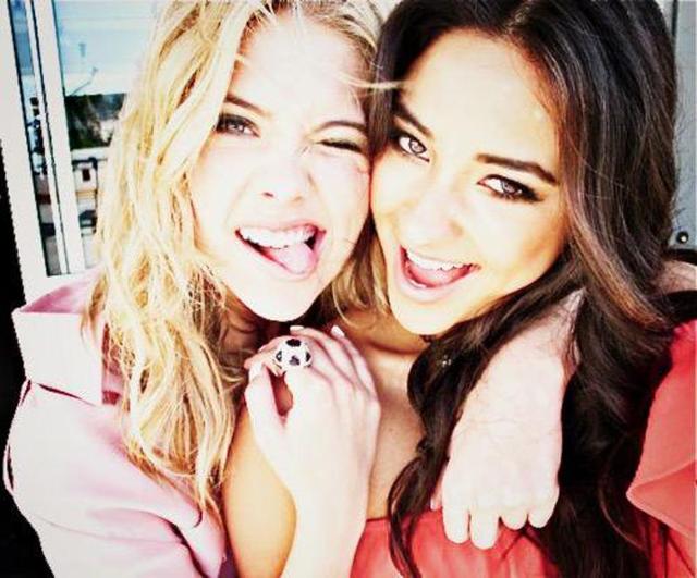 Most of the time Ashley Benson and Shay Mitchell is seen chatting on the set of Pretty Little Liars. (Twitter)